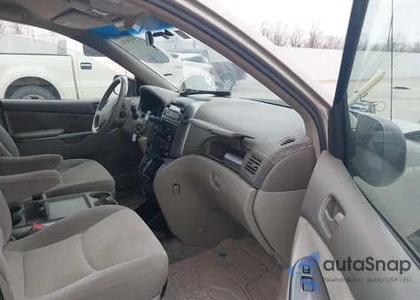 2010 Toyota Sienna Le z USA, uszkodzony, nr VIN 5TDKK4CC8AS329723